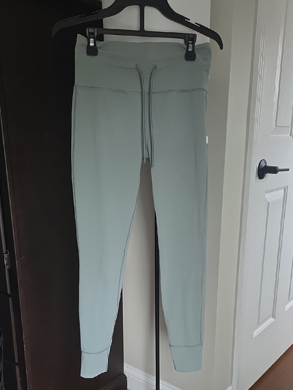 Vuori Jogger Size Medium